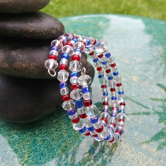 ❤️SOLD❤️Blue Red Glass Beads Bracelet USA Memory Wire Cute America Patriotic - Picture 8 of 9